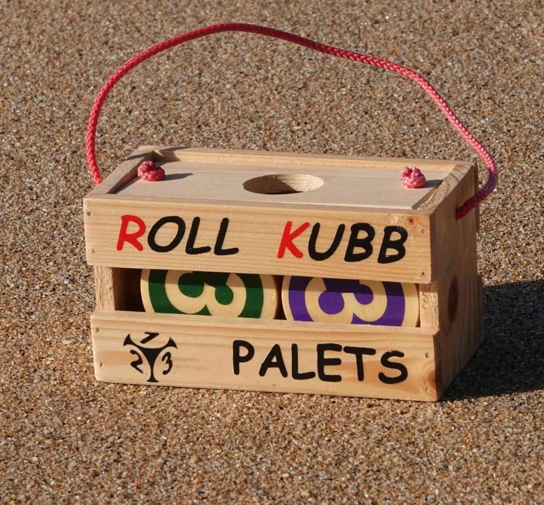 Caisse en bois Roll Kubb Palets, fermée, avec sa poignée en corde rouge